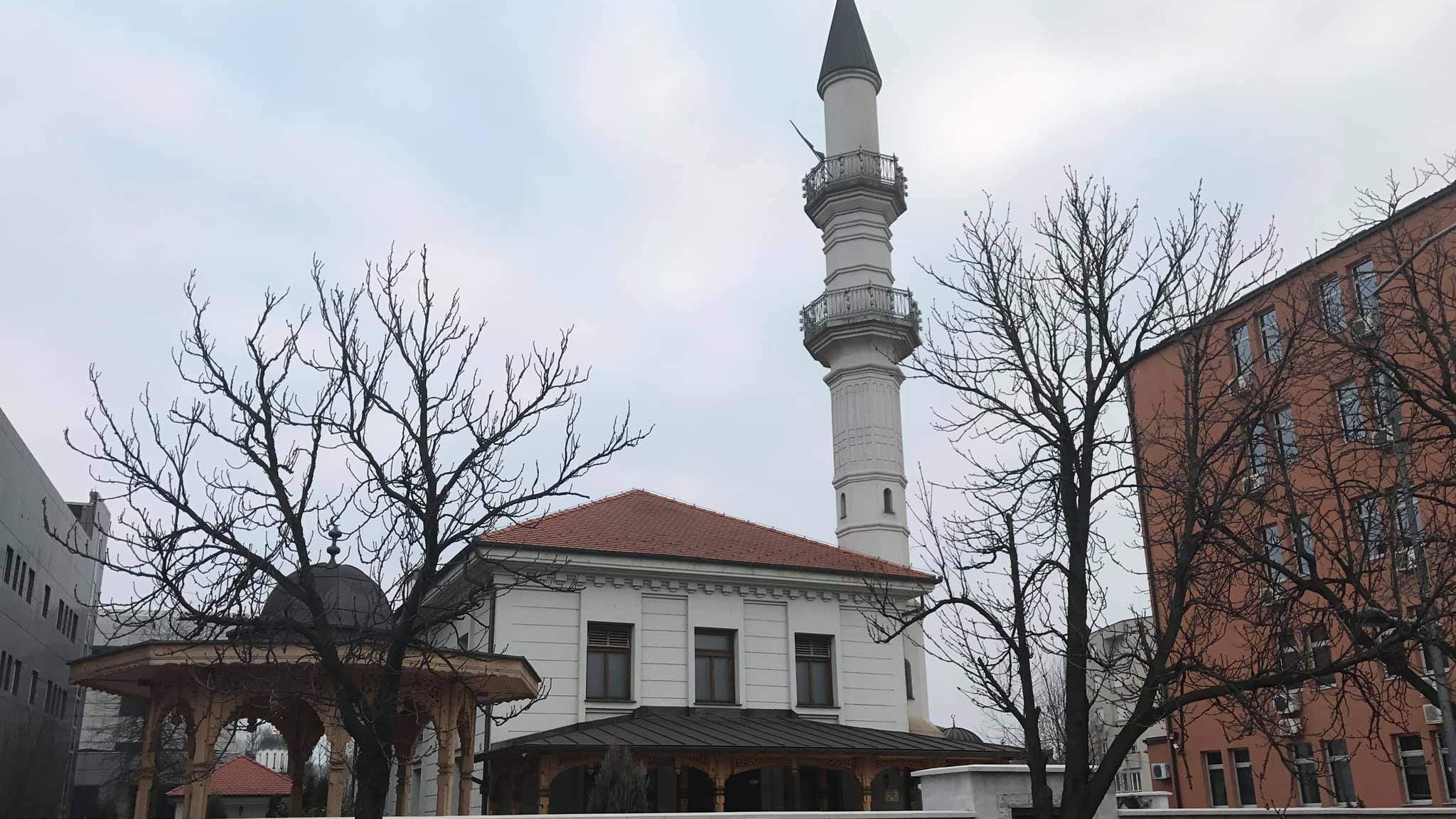 Polupana stakla na Atik džamiji u Bijeljini