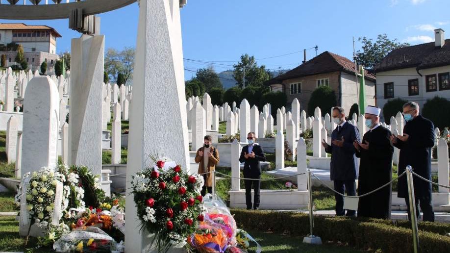 Reisu-l-ulema posjetio mezar predsjednika r. Alije Izetbegovića