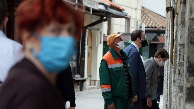 Alarmantni podaci: U Sarajevu još 301 osoba zaražena, na Podhrastovima 90 bolesnika