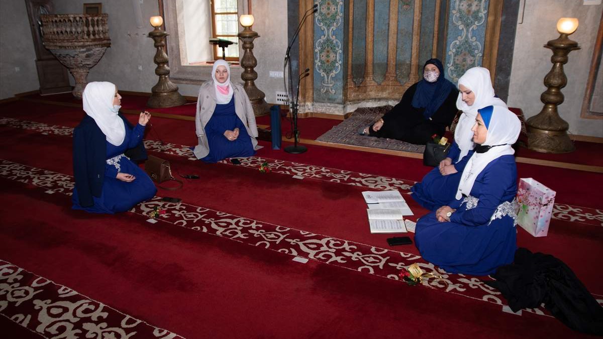 Dani o Allahovom Poslaniku "Selam, ya Resulallah" : U Carevoj džamiji u Sarajevu održan mevlud za žene