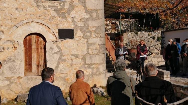 U Bitunji kod Stoca otkrivena spomen ploča u rodnoj kući Alije Isakovića