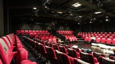 Kamerni teatar: Ova godina će biti zaključena premijerem predstave "Pozorište za početnike"