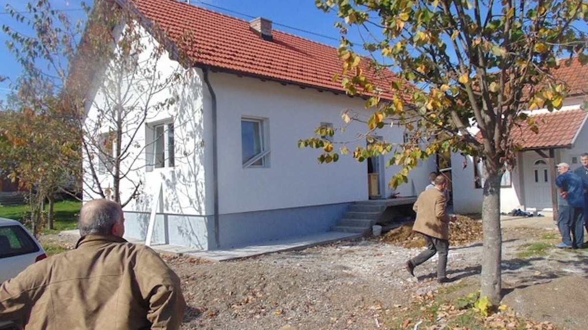 Ključeve završenih kuća dobila 21 porodica u Mostaru i Bratuncu