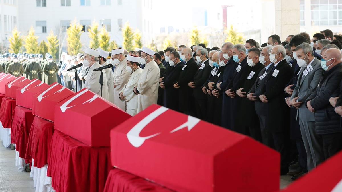 Dženaza za 11 šehida stradalih u padu helikoptera na istoku Turske