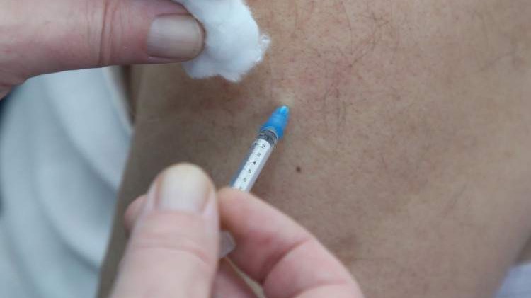 Počela vakcinacija zdravstvenih radnika i u bolnicama u Zenici i Tešnju