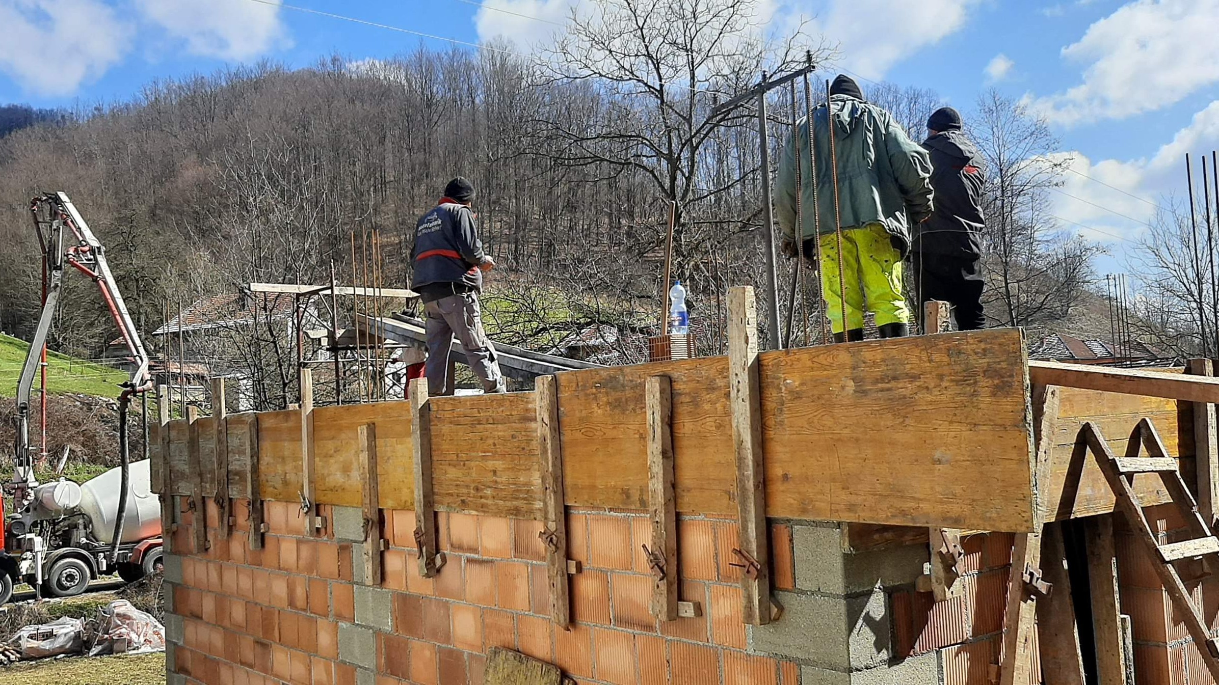 MIZ Gradačac u akciji izgradnje kuće demobilisanom borcu