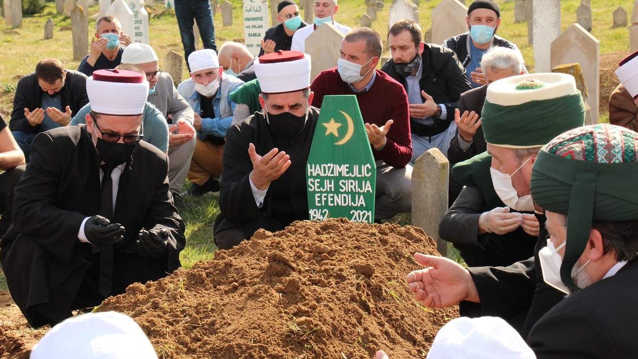 Klanjana dženaza šejh Sirriji ef. Hadžimejliću