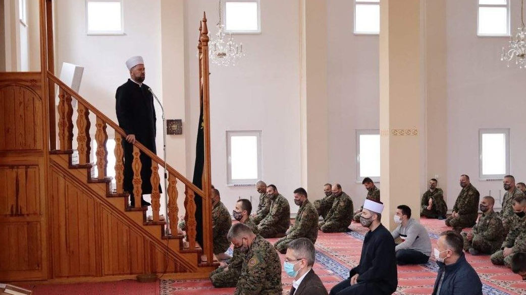 Muftija zenički održao hutbu u mesdžidu kasarne “7. muslimanske brigade” u Zenici