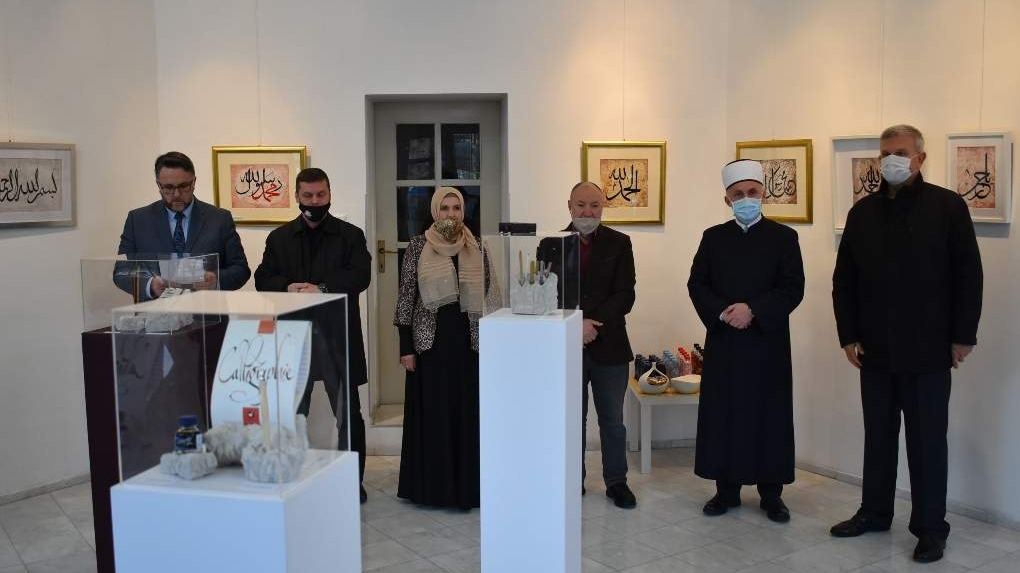Bihać: Otvorena izložba kaligrafskih radova Naile Hodžić