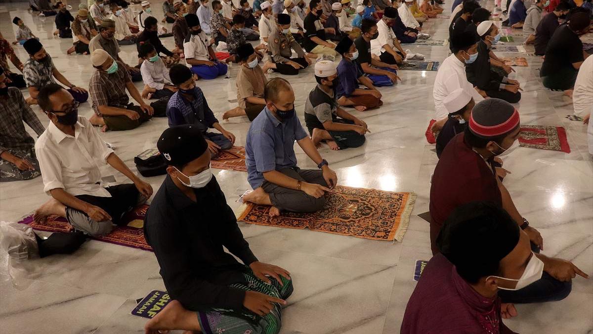 Muslimani u Indoneziji klanjali prvi teravih-namaz