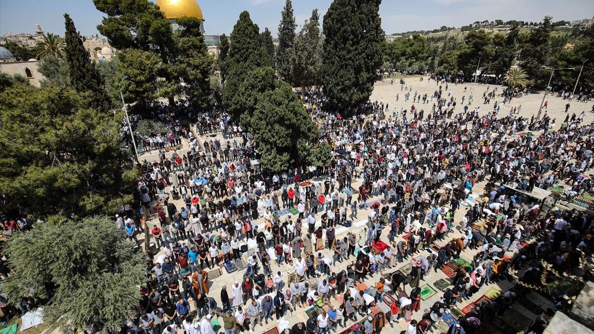 Blizu 70.000 Palestinaca u al-Aksi klanjalo prvi džuma-namaz u ramazanu