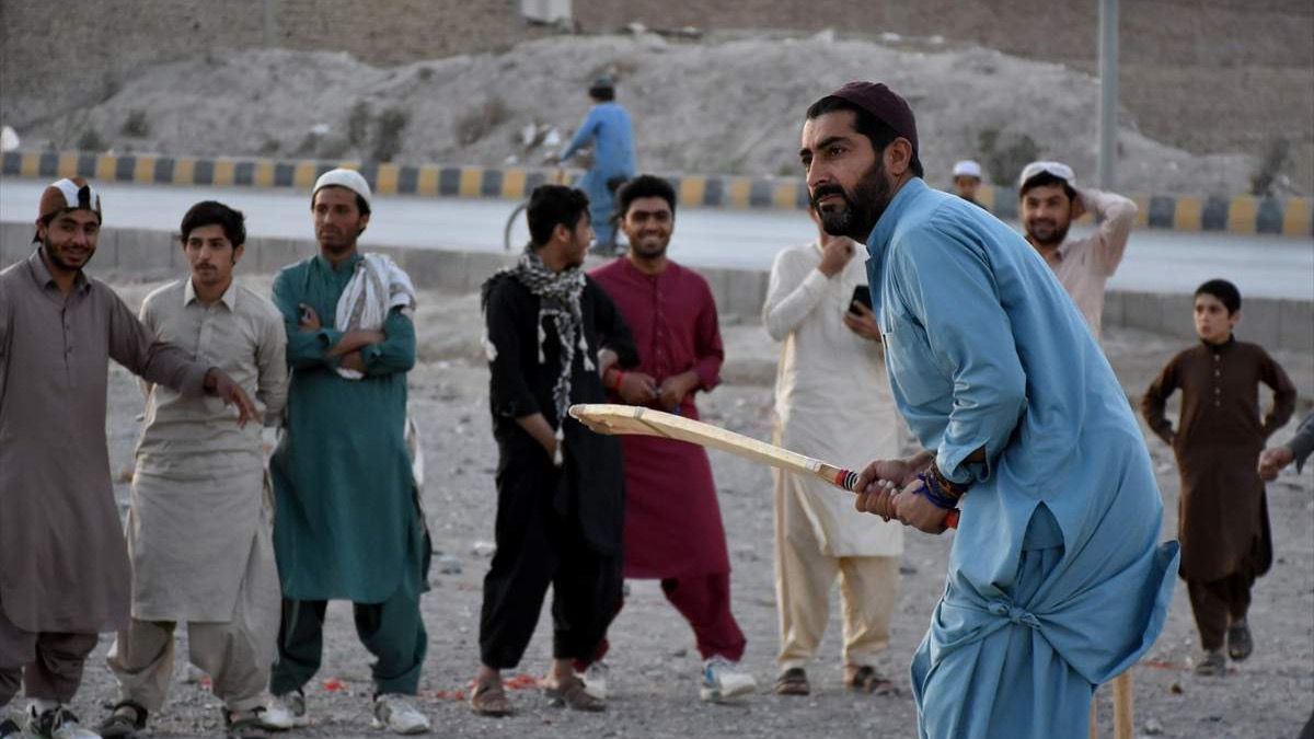 Mladi u Pakistanu vrijeme u ramazanu provode igrajući kriket