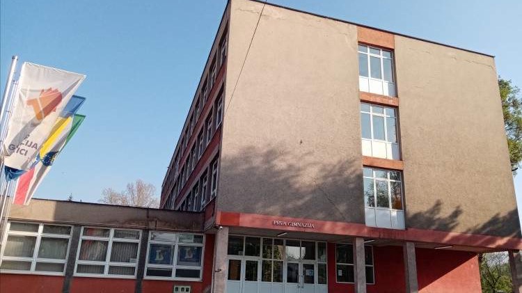 Maturanti osnovnih i srednjih škola u ZDK-u od danas ponovo u klupama