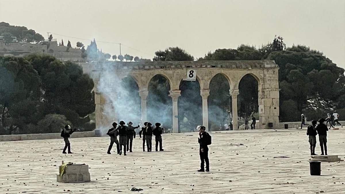 Al-Quds: Izraelska policija ponovo napala Palestince nakon sabah-namaza