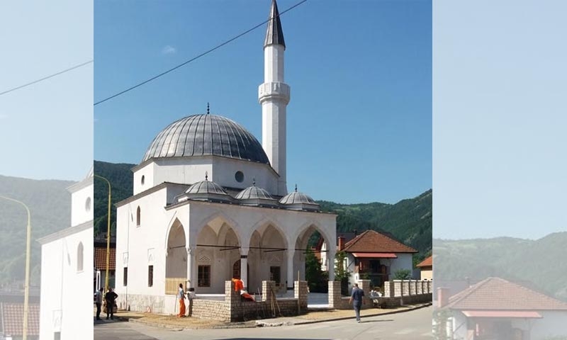 Nakon 24 godine: Ezan se oglasio sa obnovljene Ali-begove džamije u Žepču