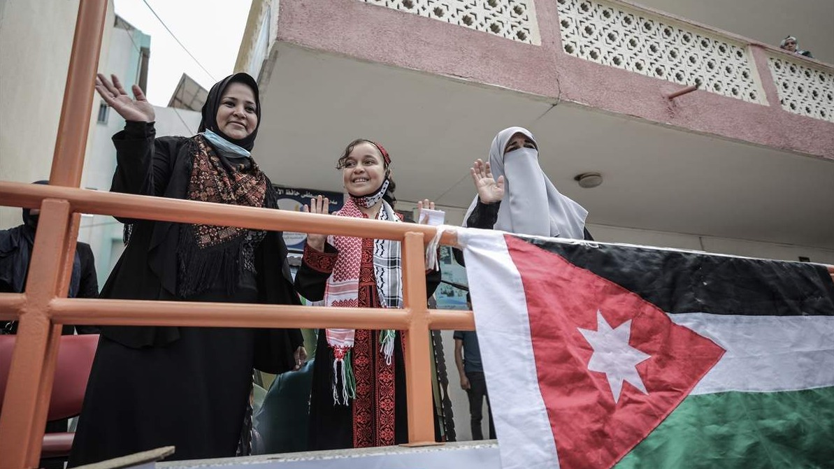Nakon liječenja u Jordanu: Djevojčica Farah koja je u izraelskom napadu ostala bez noge u Gazi dočekana kao heroj