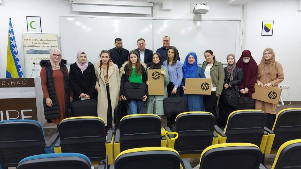 IPF u Bihaću: 18 laptopa ustupljeno na korištenje studentima