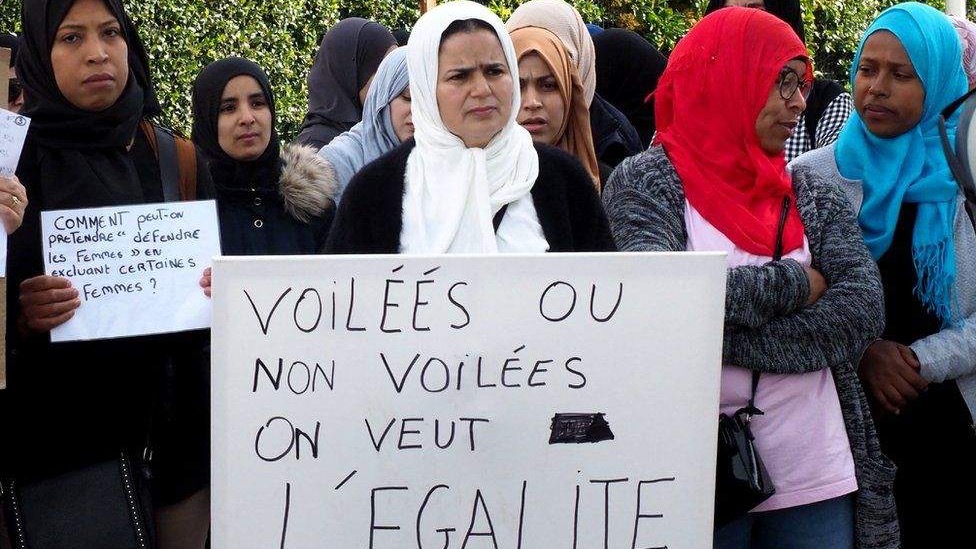 Advokatica pripravnica u Francuskoj izložena islamofobičnom napadu zbog nošenja hidžaba