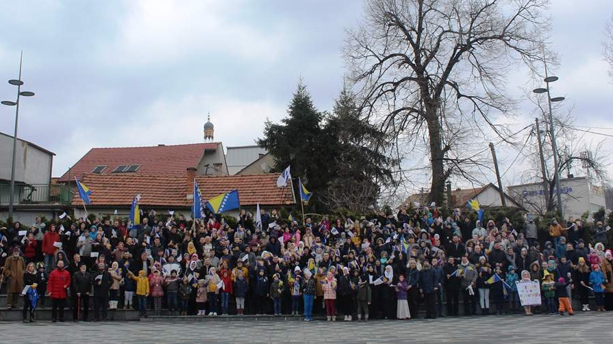 Defileom i programom na Trgu slobode u Tuzli obilježen Dan nezavisnosti Bosne i Hercegovine 