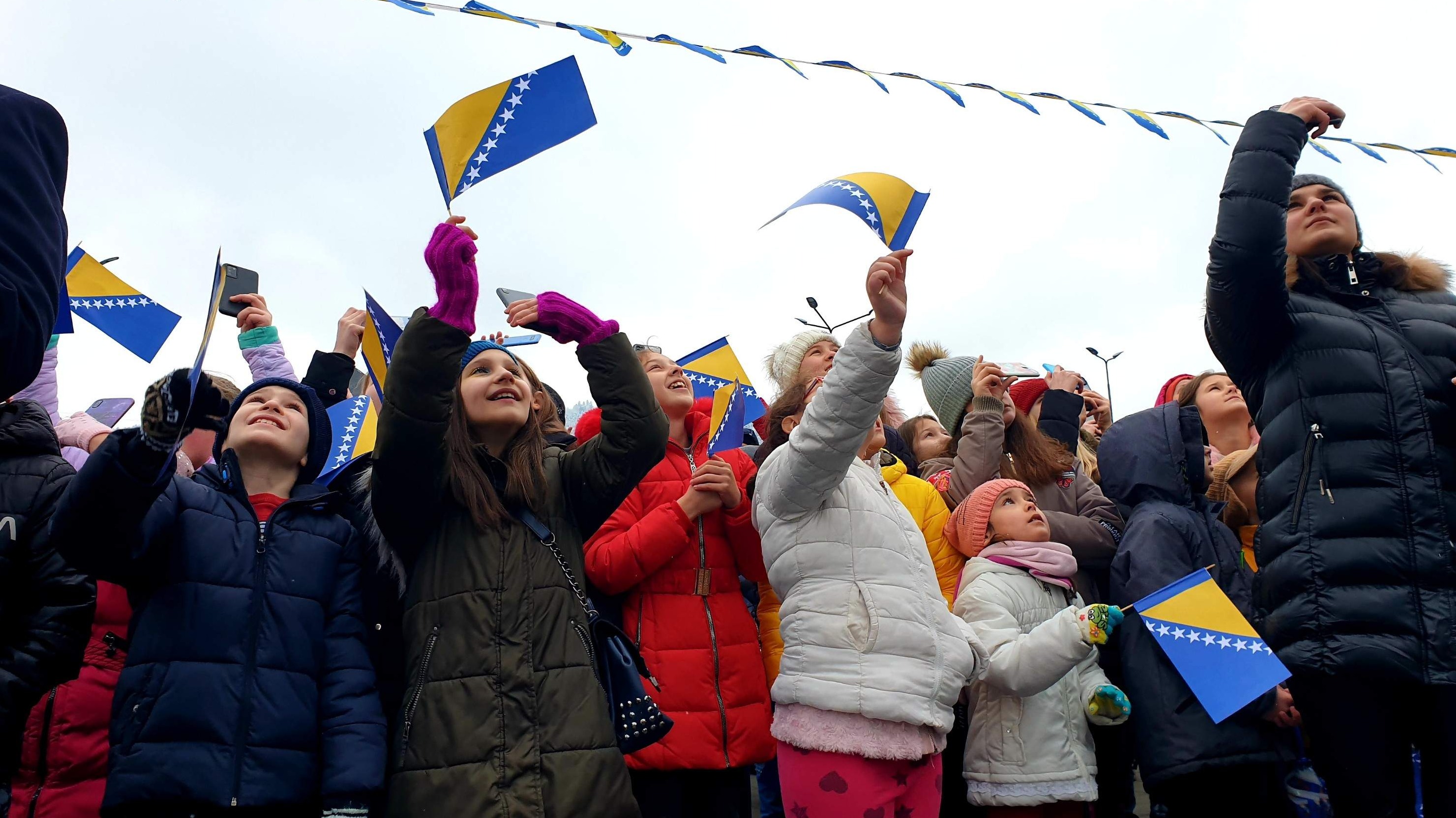 MIZ Maglaj: Podignuta zastava Bosne i Hercegovine na jarbolu u „Parku domovini“ 