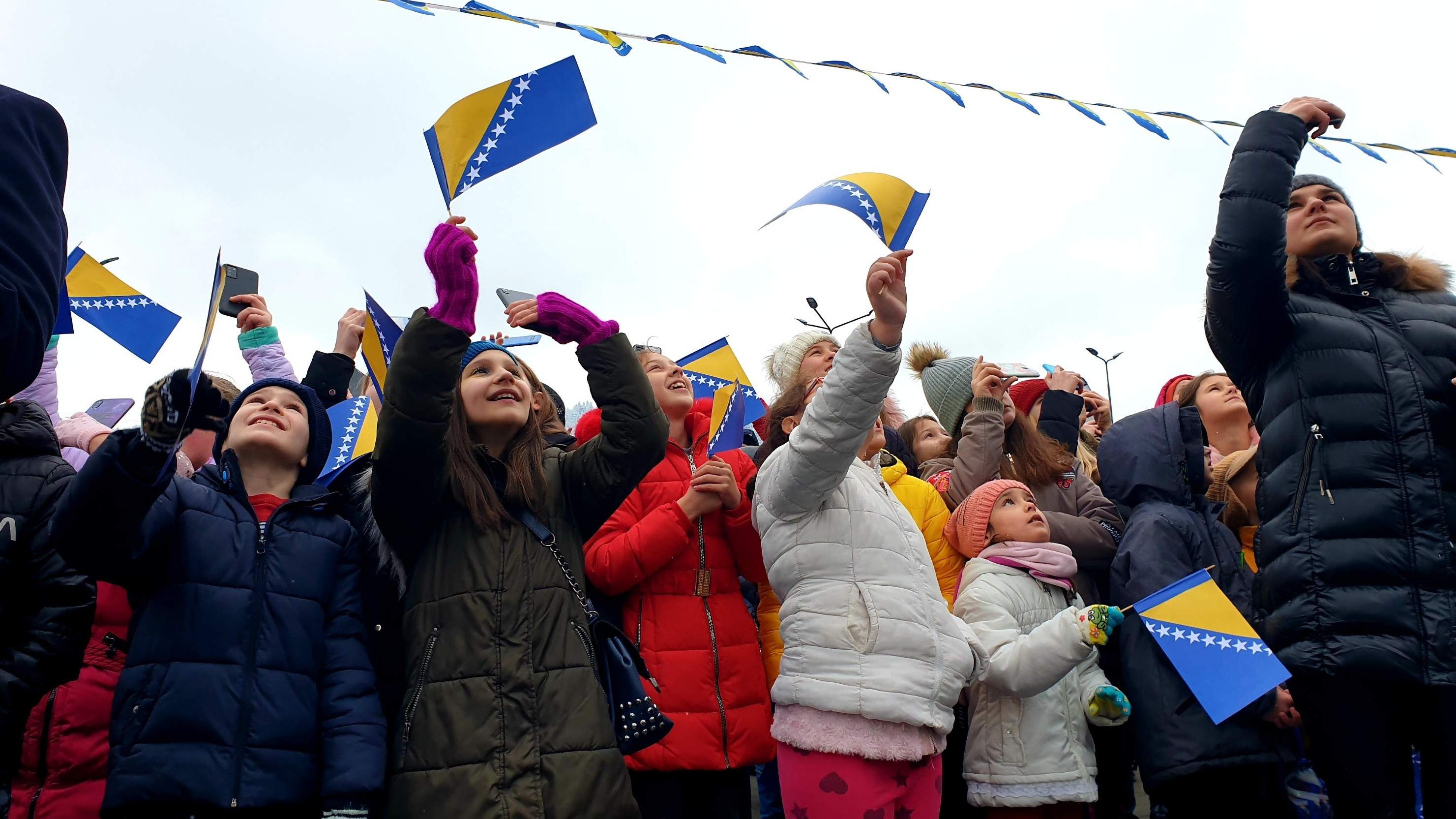MIZ Maglaj: Podignuta zastava Bosne i Hercegovine na jarbolu u „Parku domovini“