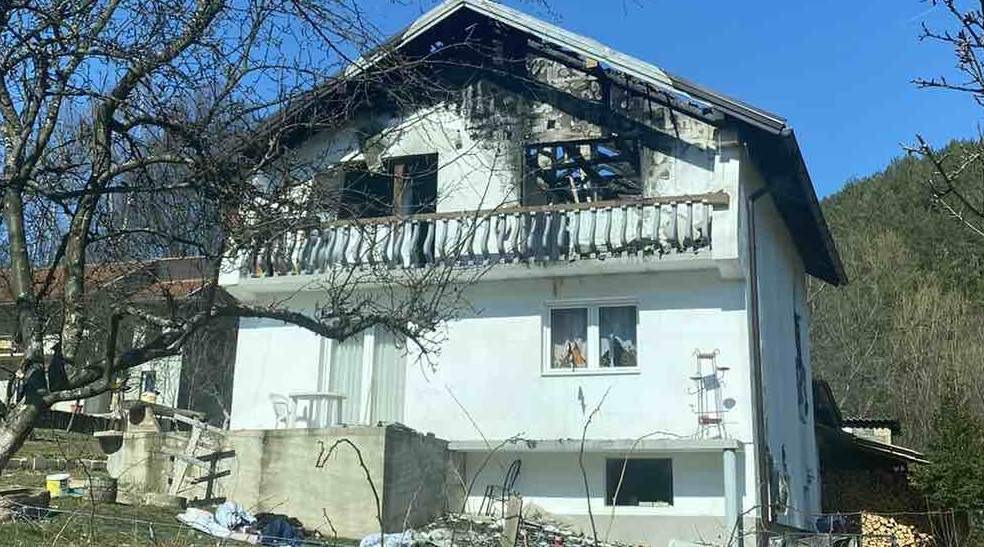 Fojnica: Izgorjela kuća četvero maloljetne siročadi, na zgarištu pronađen netaknut Kur’an
