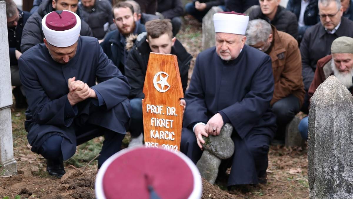 Sarajevo: Klanjana dženaza prof. dr. Fikretu Karčiću 