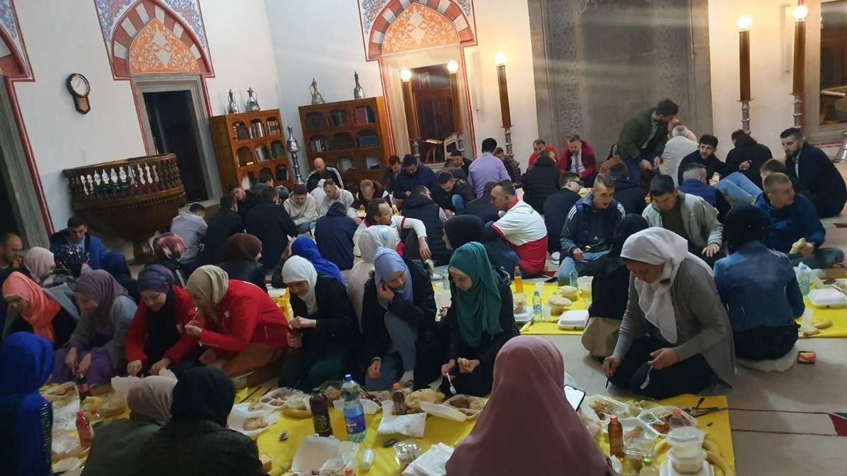 Maglaj: U Kuršumliji džamiji održan iftar za omladinu