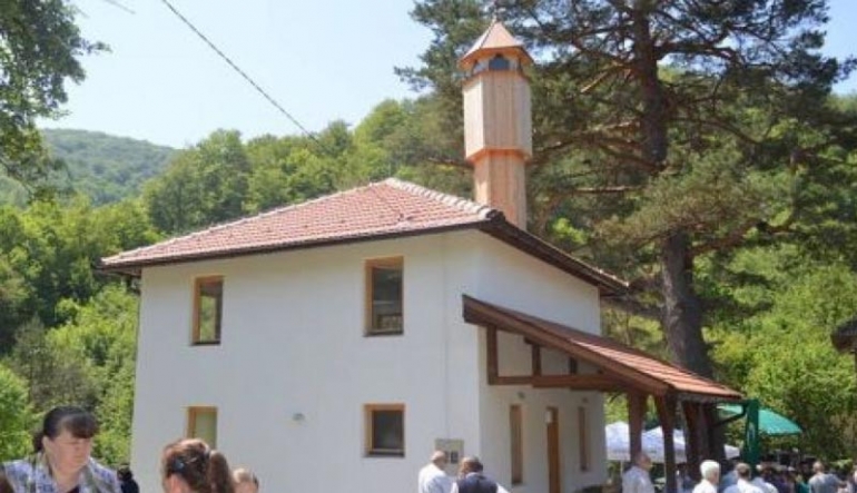 Otvorena obnovljena džamija u Oglečevi