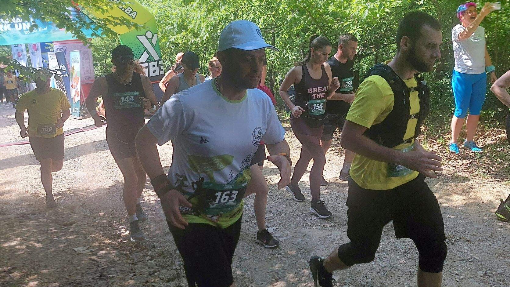Bihać: Kroz Nacionalni park Una trčalo 100 maratonaca