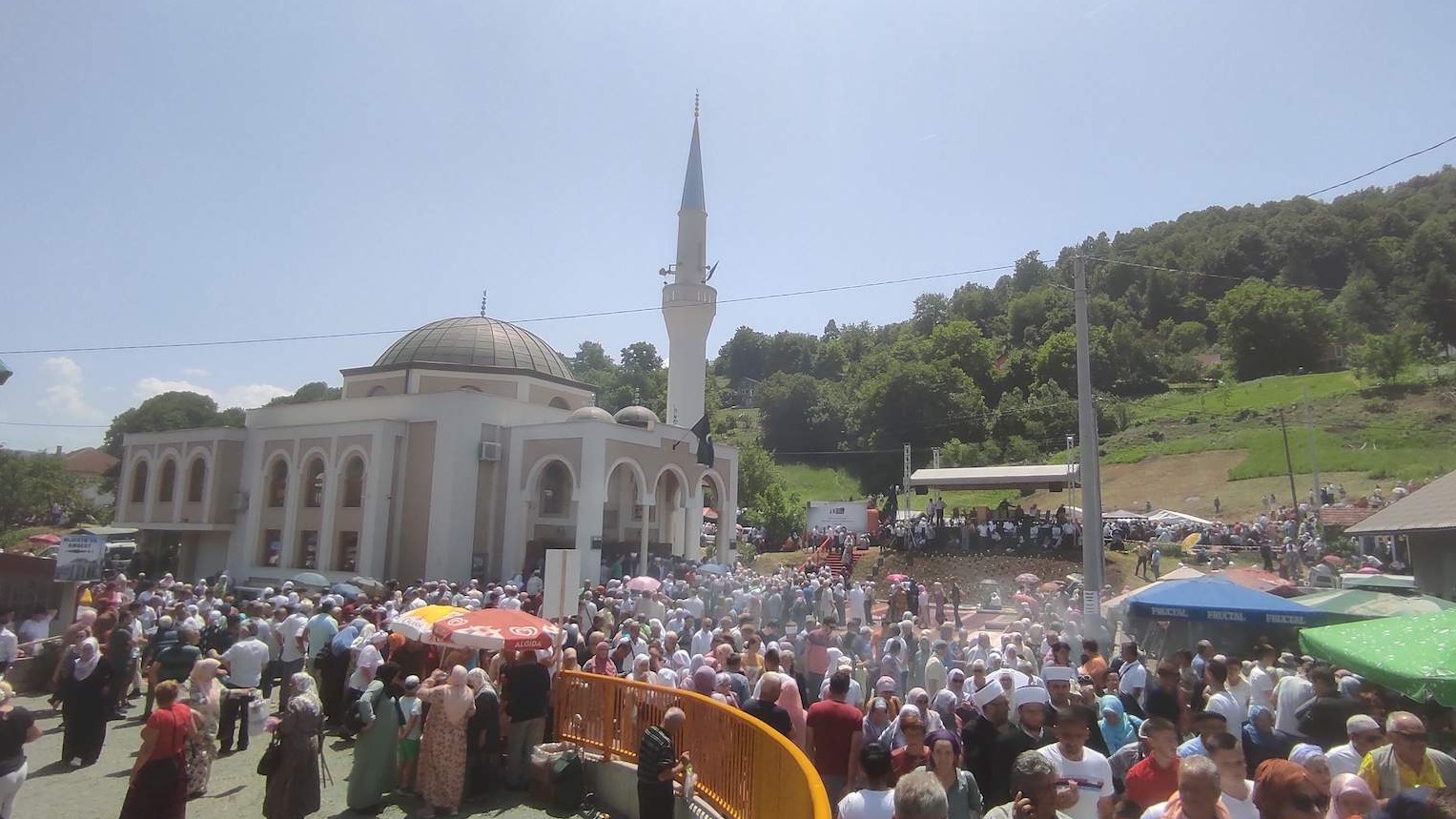 Berektom nove džamije u Zavidovićima Bosna dobila još dvije džamije