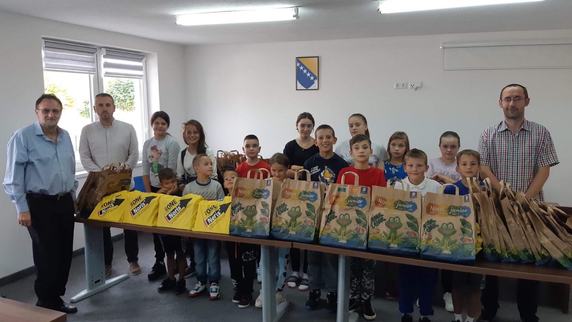 Fond "Bošnjaci": Podrška učenicima povratnicima u Tomislavgradu, Livnu i Glamoču
