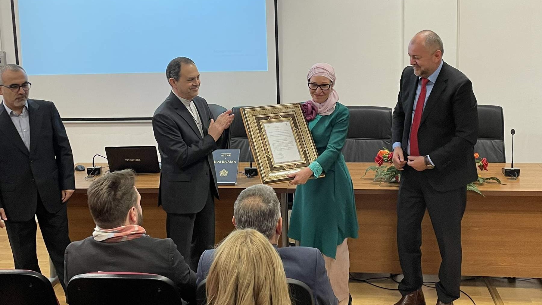 Dr. Mubini Moker uručena nagrada 13. međunarodnog festivala "Farabi"