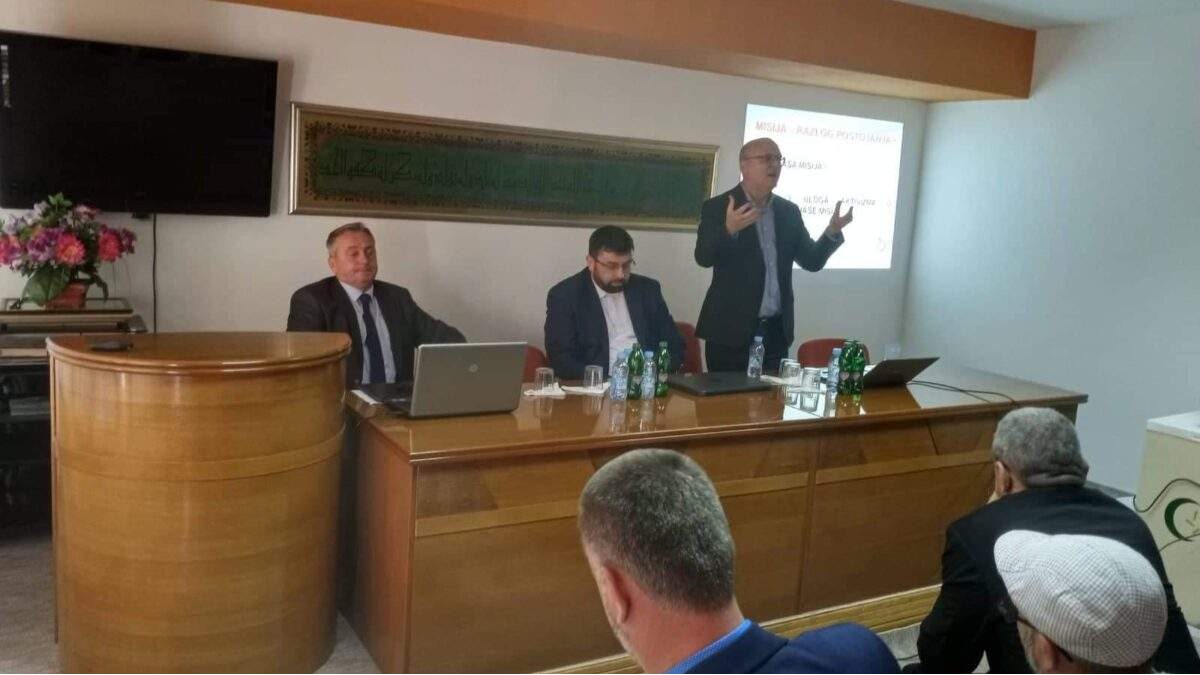 Srebrenik: Održan seminar za imame/muallime i vjeroučitelje 