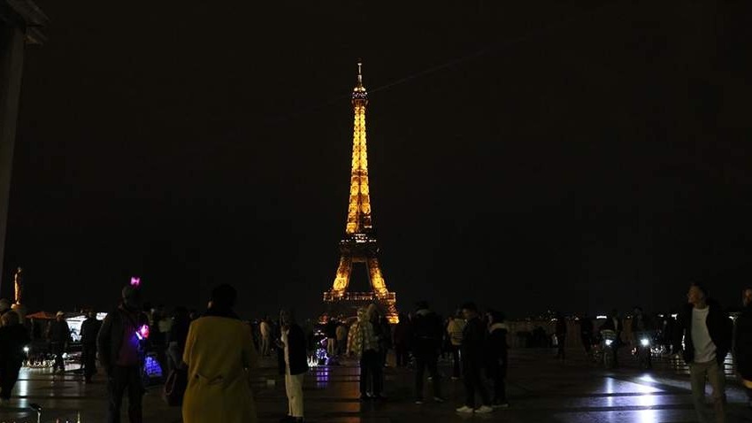 Pariz: Eiffelov toranj zbog uštede gasi svjetla sat vremena ranije