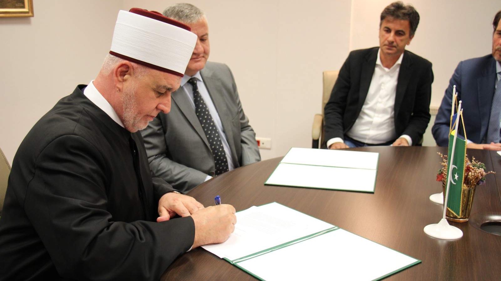 Potpisan Ugovor za kupovinu objekta za potrebe Islamskog pedagoškog fakulteta u Zenici (VIDEO)