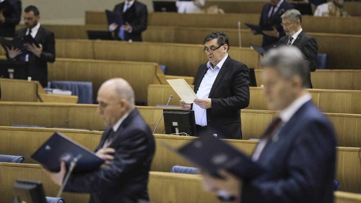 Zastupnici Predstavničkog doma Parlamenta FBiH položili zakletvu na konstituirajućoj sjednici