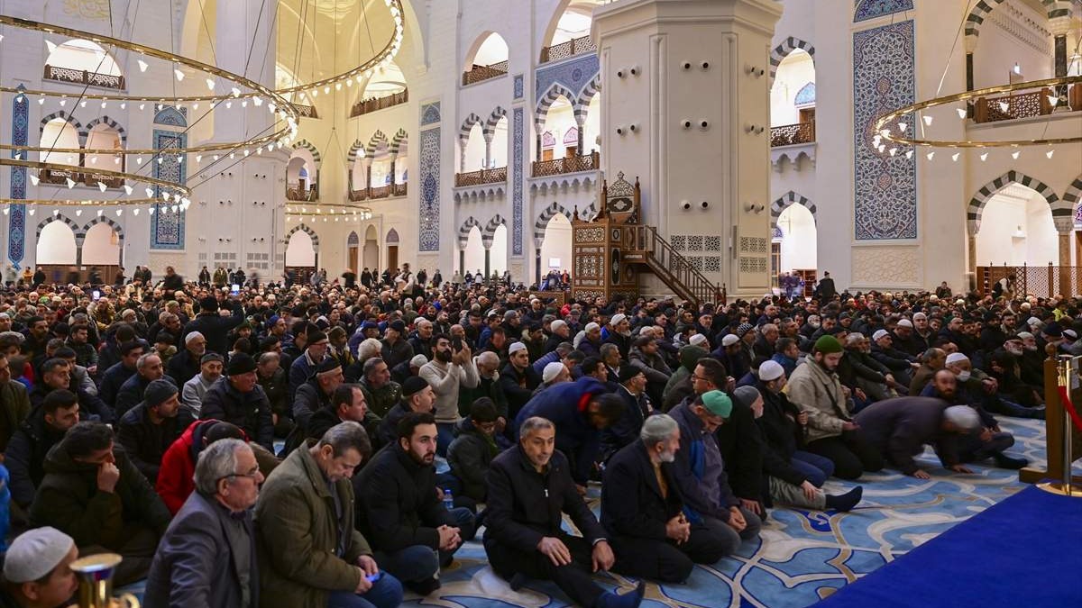 Lejletur-regaib: Posebni vjerski programi u džamijama širom Turske