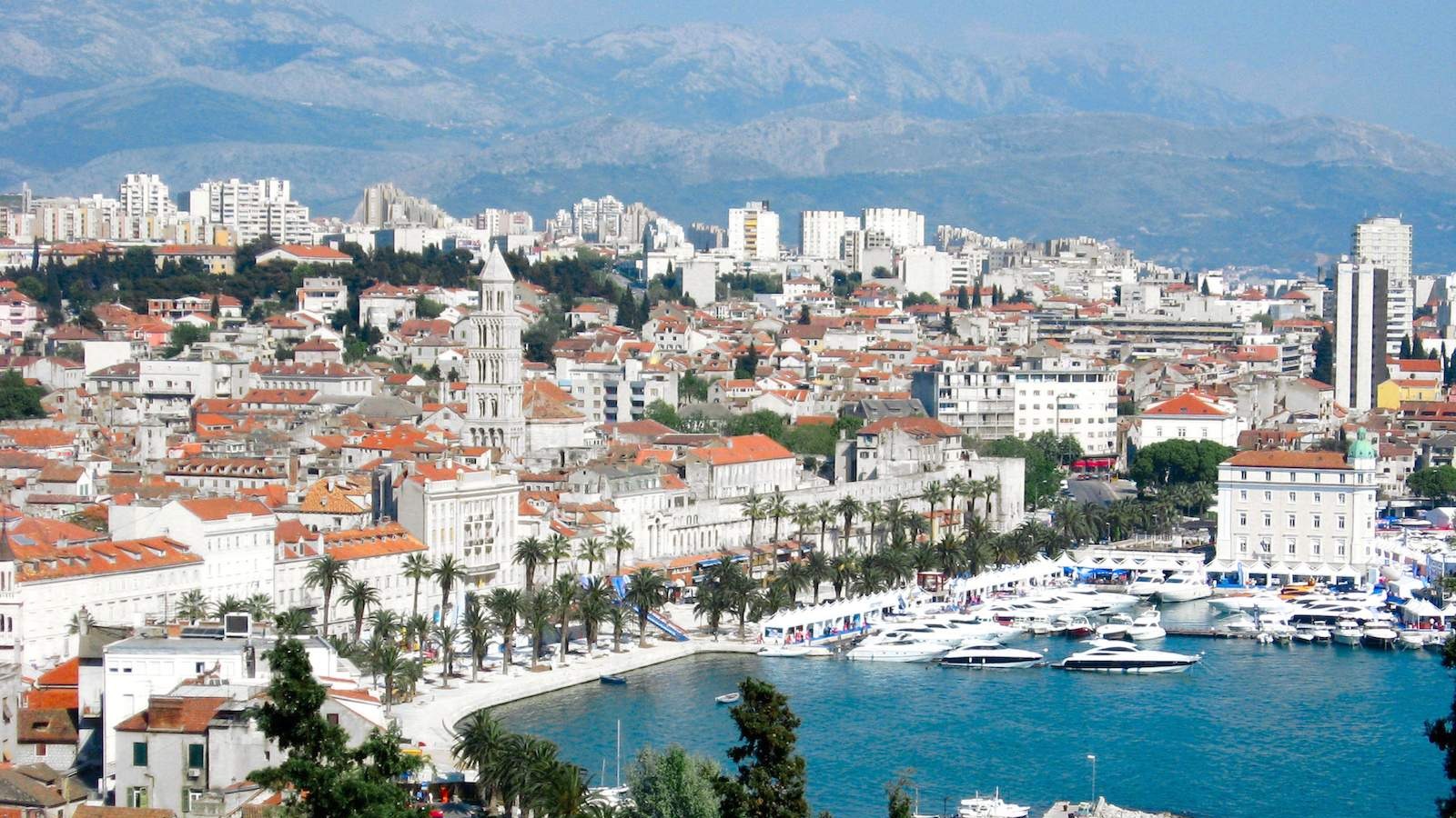 Hrvatska: U Splitu za šetnju u kupaćem kostimu i konzumiranje alkohola na javnom mjestu kazne od 150 eura