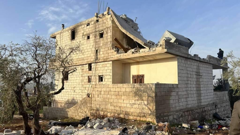 Sirijski spasioci kažu da su stotine porodica još zarobljene pod ruševinama kuća