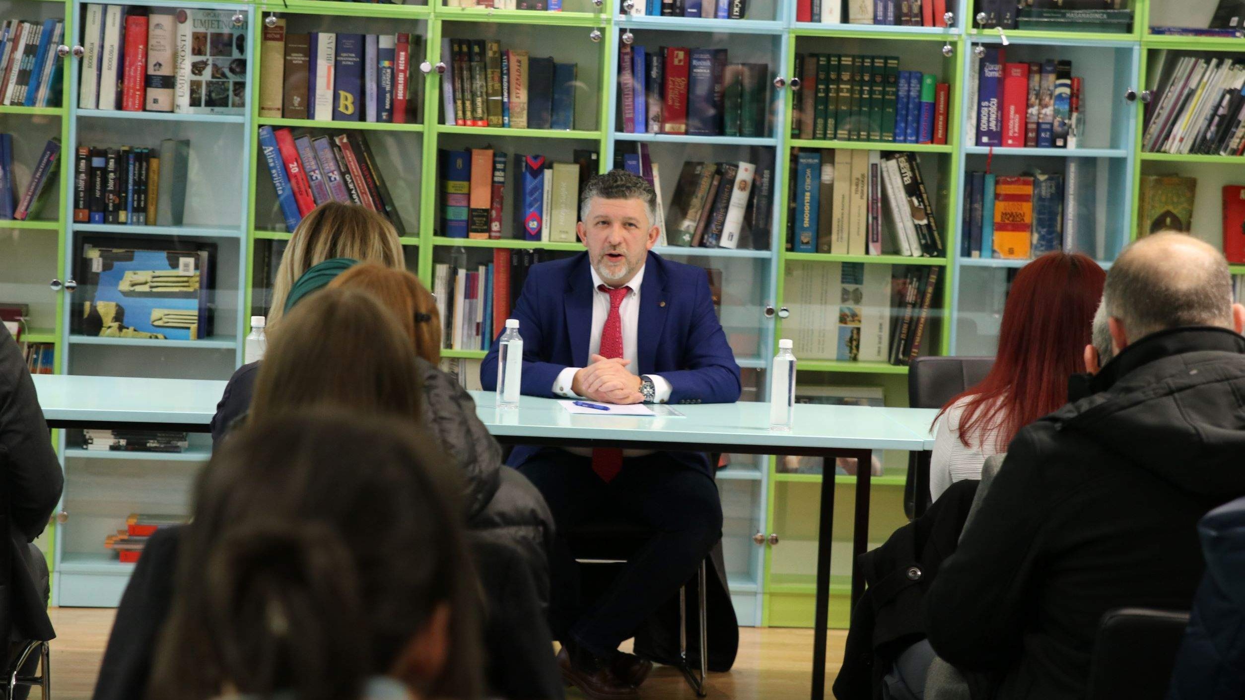 Prof. dr. Kalajdžija o bosanskoj jezičkoj normi i medijima u Bosni i Hercegovini (VIDEO)