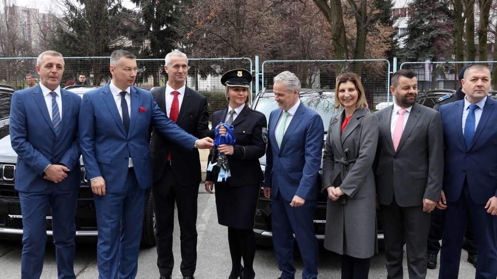 Evropska unija donirala deset terenskih vozila za potrebe DKPT-a BiH 