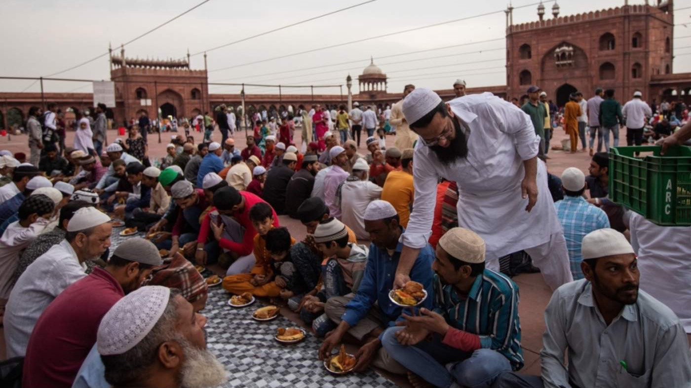 Iftari širom svijeta pripremaju se i u dvorištima džamija