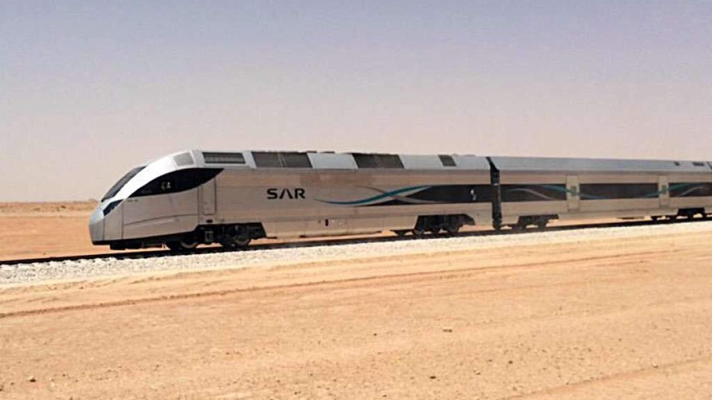 Brzi voz na liniji Haramain kroz vrelu pustinju Saudijske Arabije povezuje Mekku i Medinu