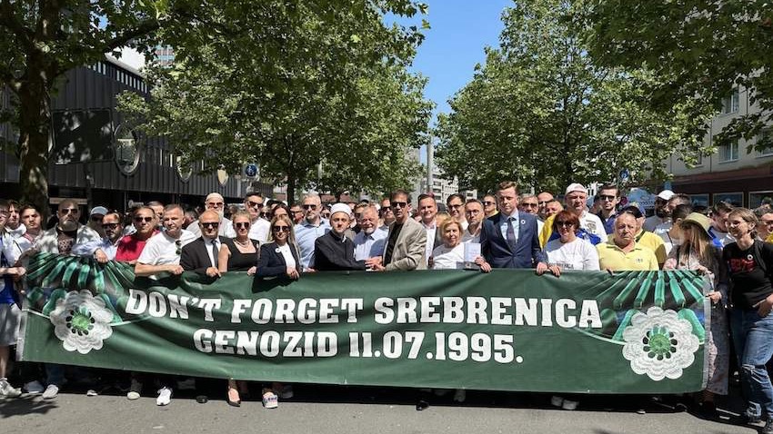 Hiljade ljudi marširalo Dortmundom: Srebrenica se ne smije zaboraviti