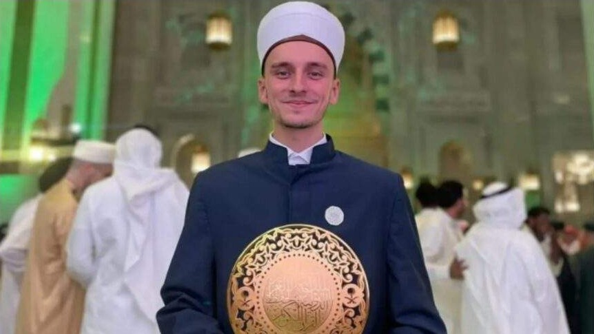 Hafiz Mustafa Sinanović osvojio 4. mjesto na svjetskom takmičenju hifza Kur’ana u Mekki
