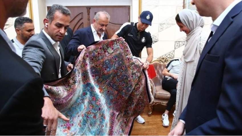 Ronaldo u Iranu na poklon dobio tradicionalni perzijski tepih