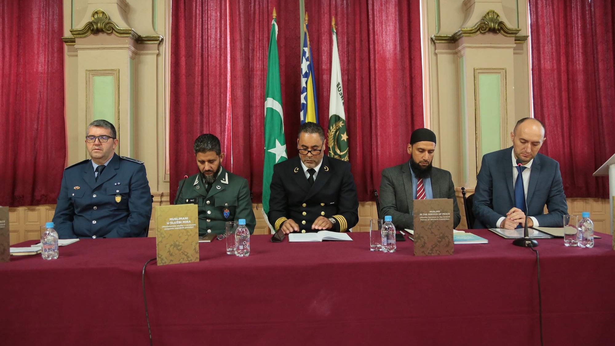 Predstavljen zbornik radova "Muslimani u službi mira - muslimanske službe u oružanim snagama zapadnih zemalja" (VIDEO)