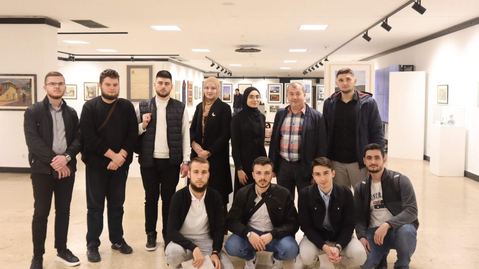 Profesori i studenti Fakulteta islamskih nauka u Sarajevu posjetili izložbu Pod nebom vedre vjere – Islam i Evropa u iskustvu Bosne