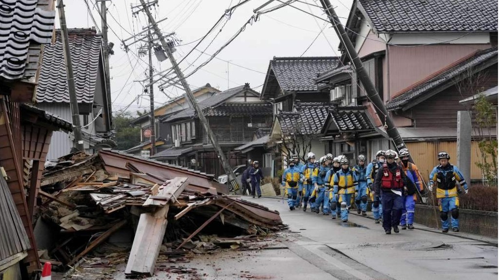 Japan: Spasioci u utrci s vremenom u potrazi za preživjelima nakon snažnih potresa koji su usmrtili 62 osobe